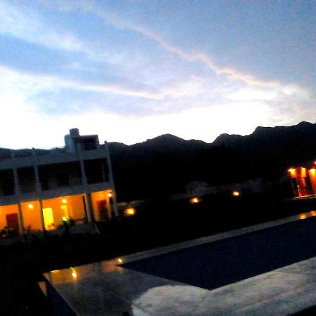 The Rustic Pines Hotel Udaipur Exterior photo